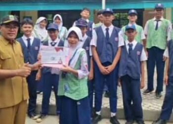 SMPN 4 Kata baru Karawang Bagikan Hadiah Pemenang Lomba Peringati Bulan Bahasa dan HSP ke 97